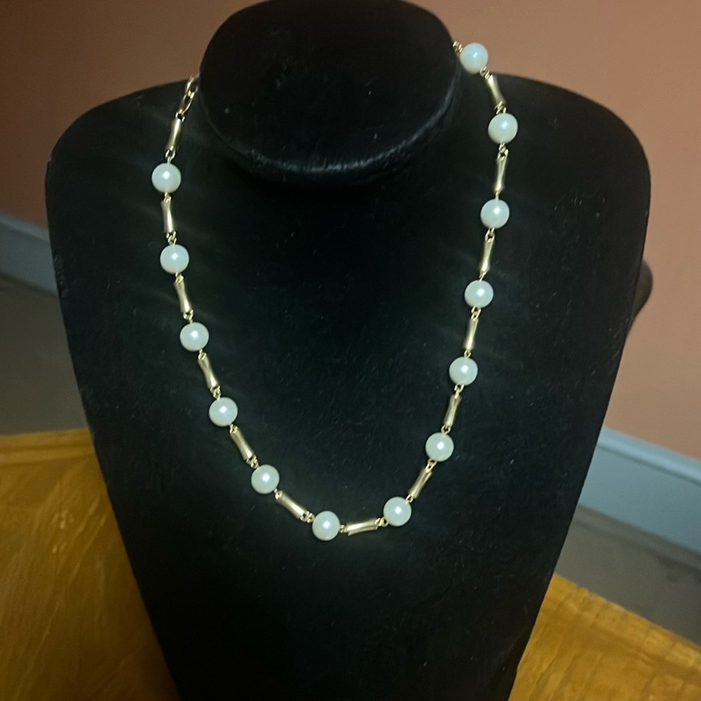 Beautiful necklace for sale